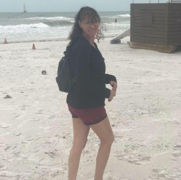 Meet your Posher, Deb - Picture 1 of 1